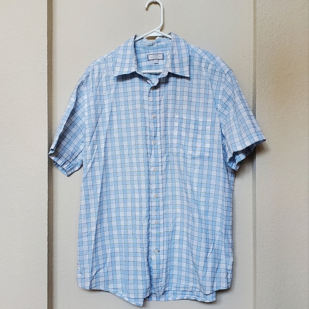Old Navy Men's Button up shirt. Size XL